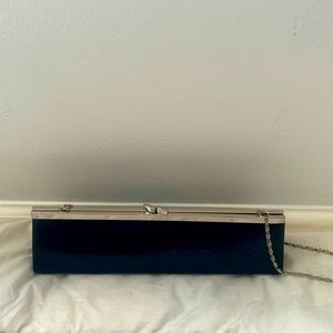 Black kisslock evening bag with pretty silver chain.